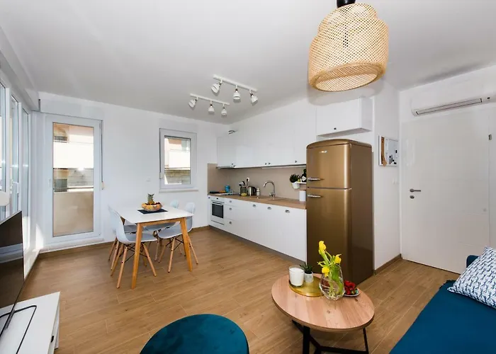 Blue Laguna With Seaview