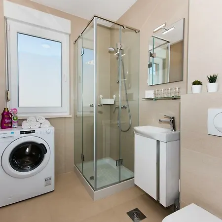 Blue Laguna With Seaview Apartman Split